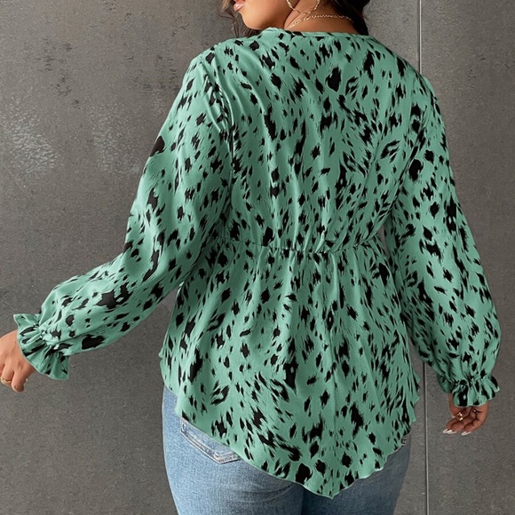 Plus Boho green Leopard Print Surplice Peplum Top - Picture 7 of 8